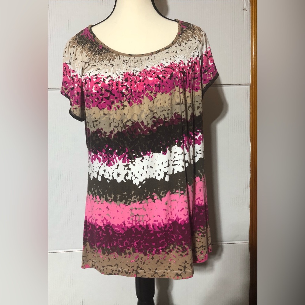 Christopher Banks XL WONEN’s summer top in pink white and brown.